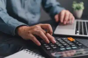 האם יש קורס חינמי לייעוץ עסקי
